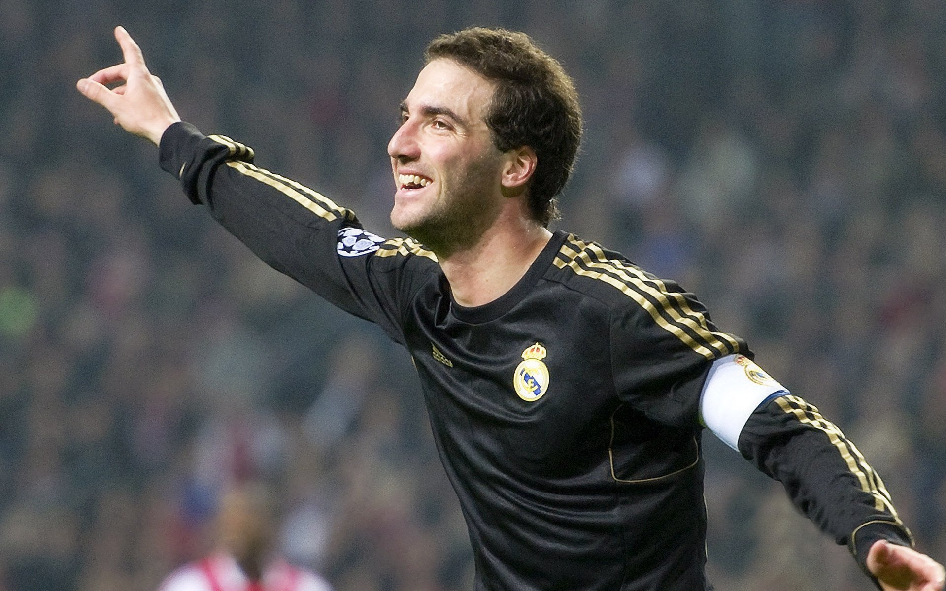 爱游戏入口-节奏大师萨内，阿根廷突尼斯之战，一场由边路主宰的博弈